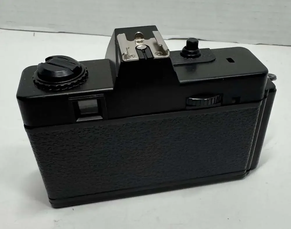 Vintage Yamasheta 35mm Film Camera with Yamasheta Optical Lens Read Details